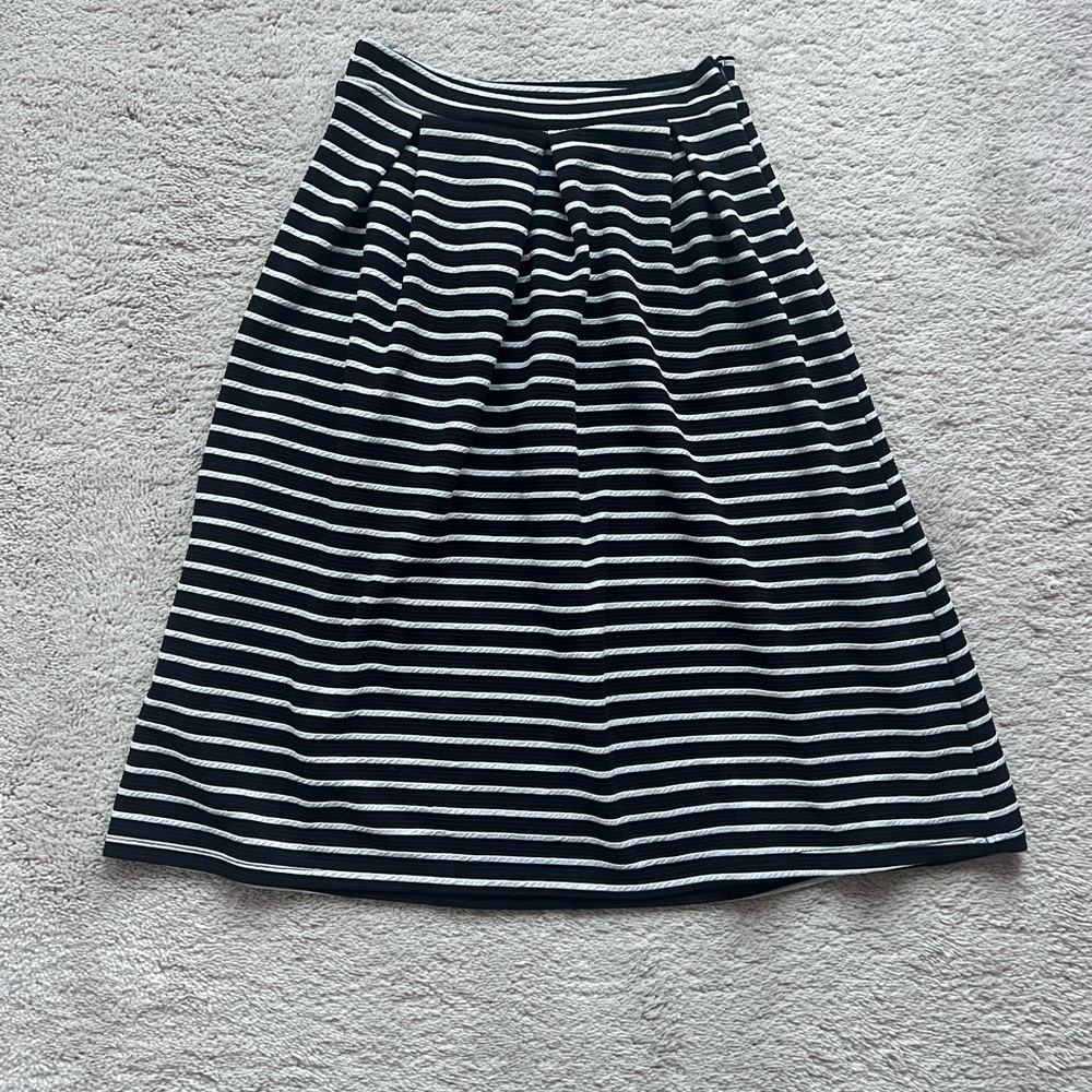 Romeo & Juliet Couture Black and White A-Line Skirt